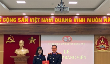 Chi bộ Viện KSND huyện Đông Anh tổ chức Lễ kết nạp Đảng viên